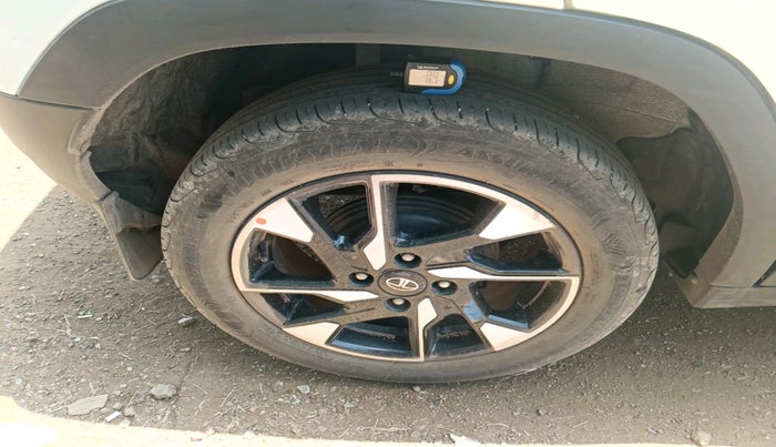 2024 Tata PUNCH ACCOMPLISHED DAZZLE SUNROOF CNG MT, CNG, Manual, 52,212 km, tyre