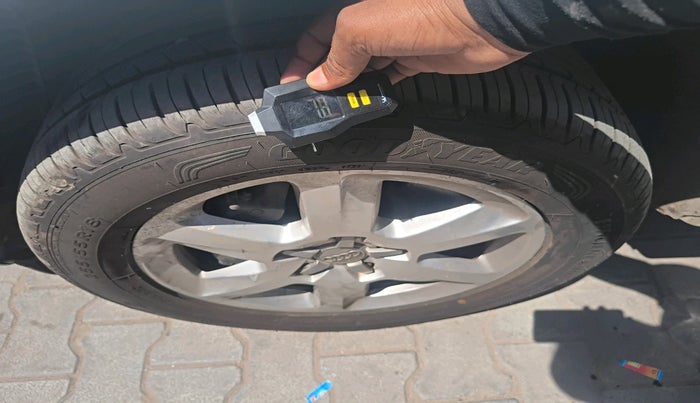 2014 Audi Q7 3.0 TDI QUATTRO, Diesel, Automatic, 1,41,296 km, tyre