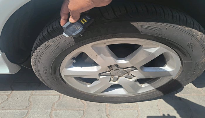 2014 Audi Q7 3.0 TDI QUATTRO, Diesel, Automatic, 1,41,296 km, tyre