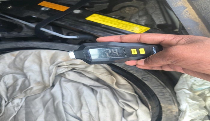 2014 Audi Q7 3.0 TDI QUATTRO, Diesel, Automatic, 1,41,296 km, tyre