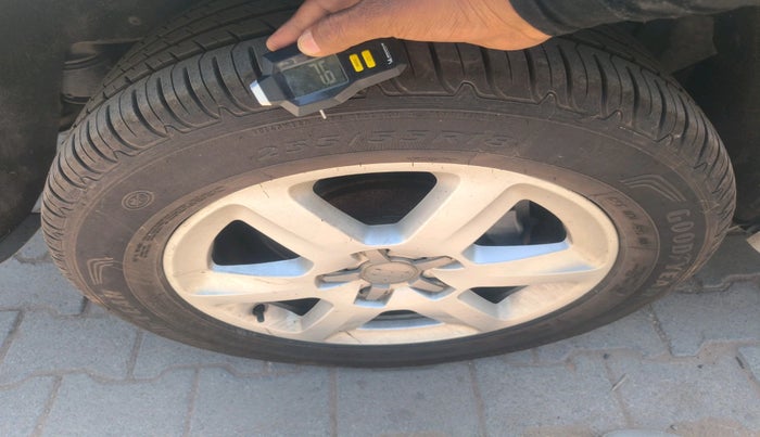 2014 Audi Q7 3.0 TDI QUATTRO, Diesel, Automatic, 1,41,296 km, tyre