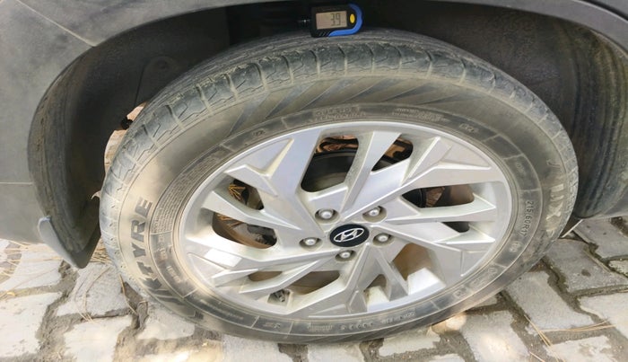 2022 Hyundai Creta SX EXECUTIVE 1.5 PETROL, Petrol, Manual, 28,966 km, tyre