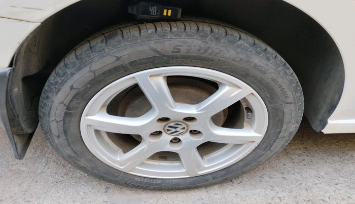 2013 Volkswagen Vento HIGHLINE 1.6 MPI, Petrol, Manual, 1,65,208 km, tyre