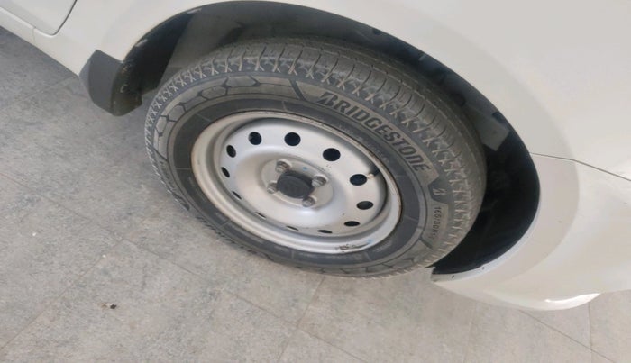 2021 Maruti Swift Dzire TOUR S-CNG, CNG, Manual, 1,56,547 km, tyre