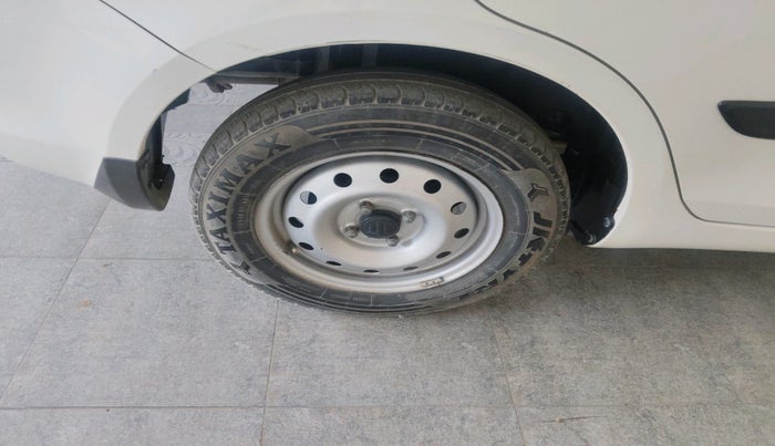 2021 Maruti Swift Dzire TOUR S-CNG, CNG, Manual, 1,56,547 km, tyre