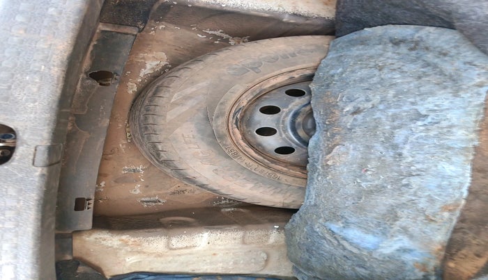 2008 Maruti Swift Dzire VXI 1.3, Petrol, Manual, 81,529 km, tyre