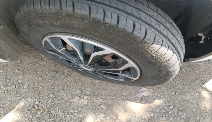 2014 Maruti Swift Dzire VDI, Diesel, Manual, 2,16,247 km, tyre