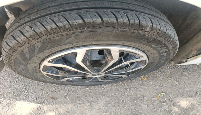 2014 Maruti Swift Dzire VDI, Diesel, Manual, 2,16,247 km, tyre