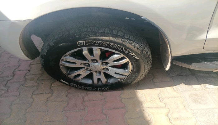 2016 Ford Endeavour TITANIUM 3.2 4X4 AT, Diesel, Automatic, 1,26,310 km, tyre