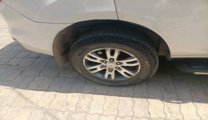 2016 Ford Endeavour TITANIUM 3.2 4X4 AT, Diesel, Automatic, 1,26,310 km, tyre