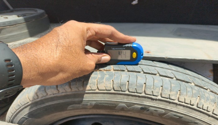 2010 Hyundai i10 MAGNA 1.1, CNG, Manual, 94,647 km, tyre