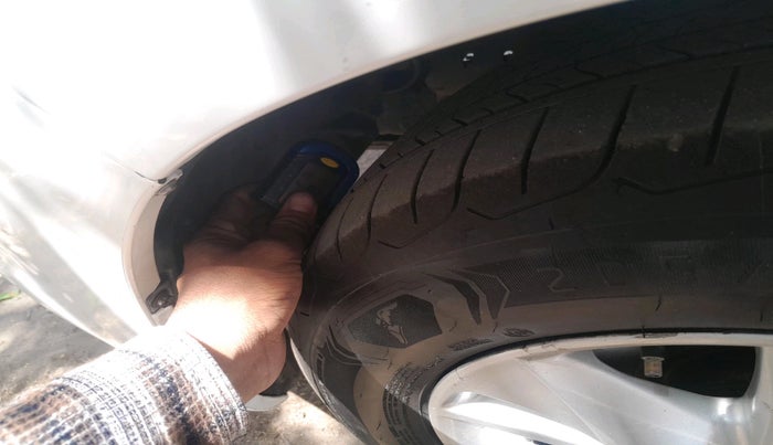 2018 Toyota Innova Crysta 2.4 G 8 STR, Diesel, Manual, 3,56,157 km, tyre