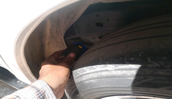 2018 Toyota Innova Crysta 2.4 G 8 STR, Diesel, Manual, 3,56,157 km, tyre