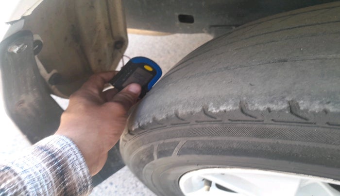 2018 Toyota Innova Crysta 2.4 G 8 STR, Diesel, Manual, 3,56,157 km, tyre