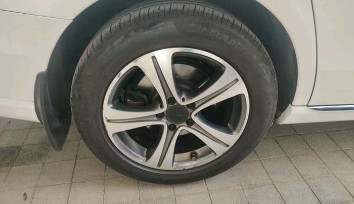 2018 Mercedes Benz E Class E 220 CDI AVANTGARDE, Diesel, Automatic, 1,45,997 km, tyre