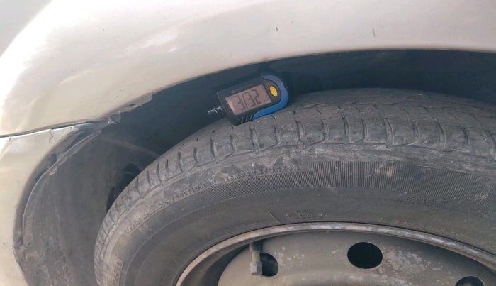 2015 Mahindra Verito 1.5 D4, Diesel, Manual, 1,06,928 km, tyre