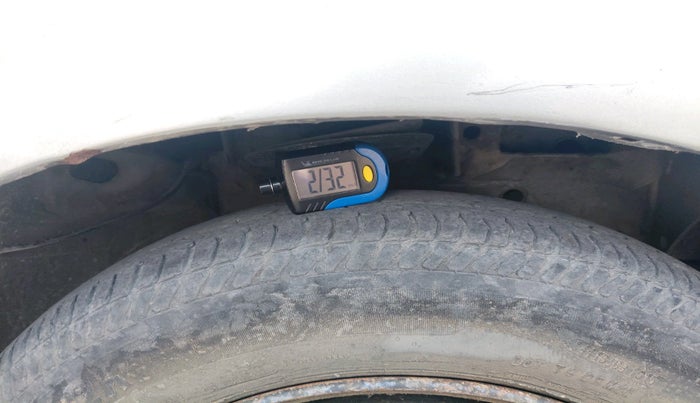 2015 Mahindra Verito 1.5 D4, Diesel, Manual, 1,06,928 km, tyre