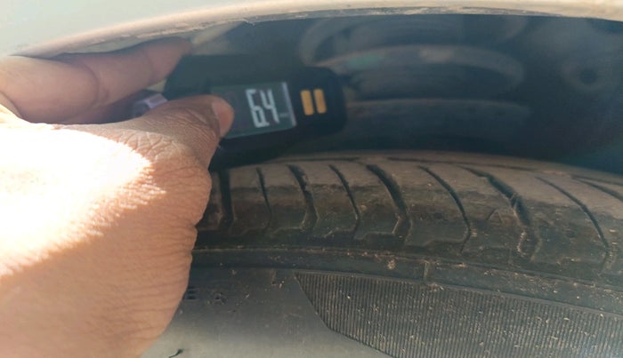 2012 Hyundai Verna FLUIDIC 1.6 VTVT SX, CNG, Manual, 1,37,000 km, tyre