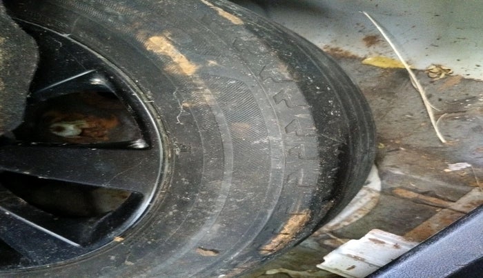 2012 Hyundai Verna FLUIDIC 1.6 VTVT SX, CNG, Manual, 1,37,000 km, tyre