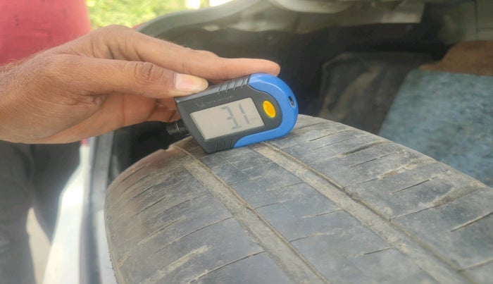 2011 Maruti Swift Dzire LXI, Petrol, Manual, 1,39,050 km, tyre