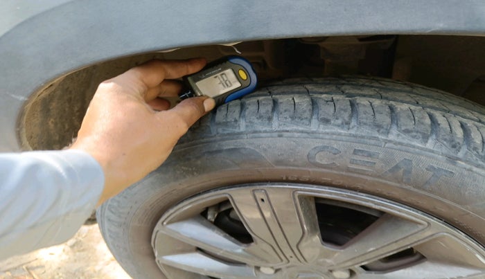 2020 Renault Kwid CLIMBER 1.0 AMT (O), Petrol, Automatic, 47,477 km, tyre