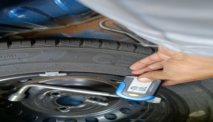 2020 Renault Kwid CLIMBER 1.0 AMT (O), Petrol, Automatic, 47,477 km, tyre