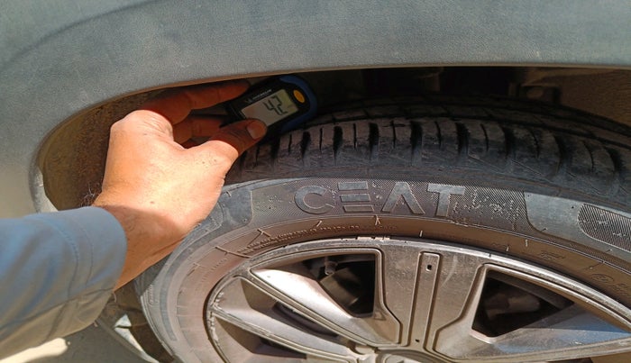 2020 Renault Kwid CLIMBER 1.0 AMT (O), Petrol, Automatic, 47,477 km, tyre