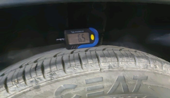 2017 Renault Kwid RXT 1.0 AMT (O), Petrol, Automatic, 60,834 km, tyre