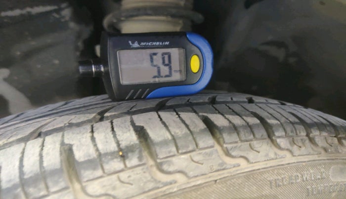 2017 Renault Kwid RXT 1.0 AMT (O), Petrol, Automatic, 60,834 km, tyre