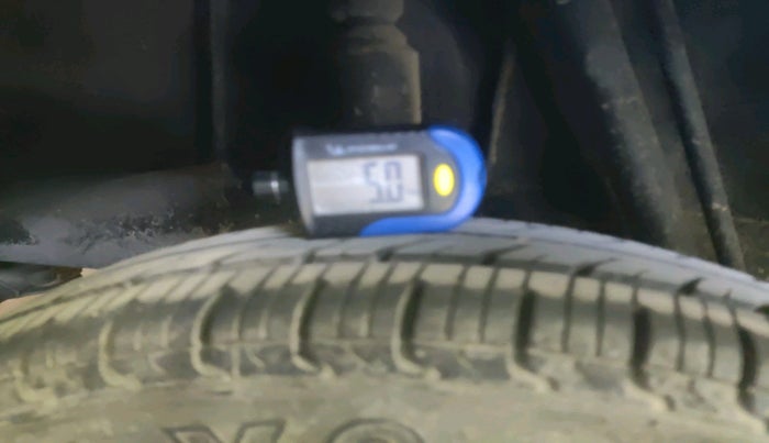 2017 Renault Kwid RXT 1.0 AMT (O), Petrol, Automatic, 60,834 km, tyre