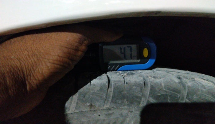 2011 Ford Figo TITANIUM 1.4 DIESEL, Diesel, Manual, 1,19,737 km, tyre