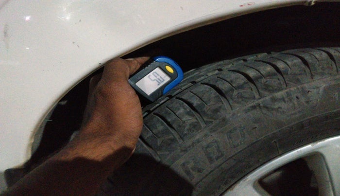 2011 Ford Figo TITANIUM 1.4 DIESEL, Diesel, Manual, 1,19,737 km, tyre