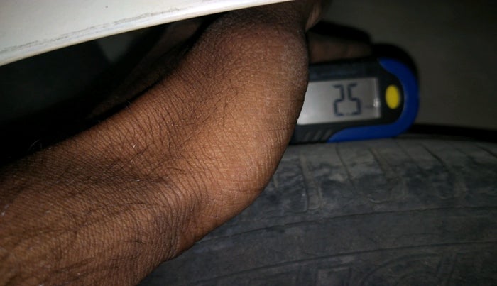 2011 Ford Figo TITANIUM 1.4 DIESEL, Diesel, Manual, 1,19,737 km, tyre