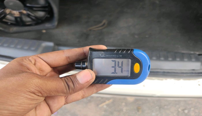 2018 Maruti Vitara Brezza ZDI PLUS AMT, Diesel, Automatic, 1,03,901 km, tyre