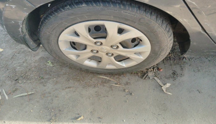 2016 Hyundai Grand i10 SPORTZ 1.2 KAPPA VTVT, CNG, Manual, 69,124 km, tyre