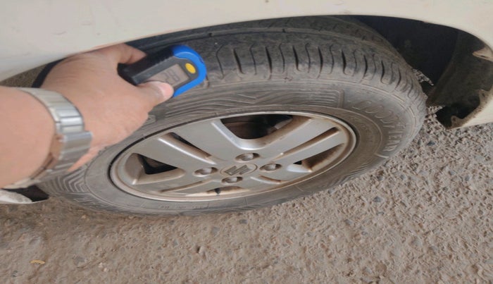 2014 Maruti Wagon R 1.0 LXI CNG, CNG, Manual, 81,715 km, tyre