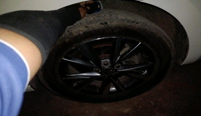 2023 Skoda SLAVIA STYLE 1.0L TSI MT, Petrol, Manual, 23,037 km, tyre