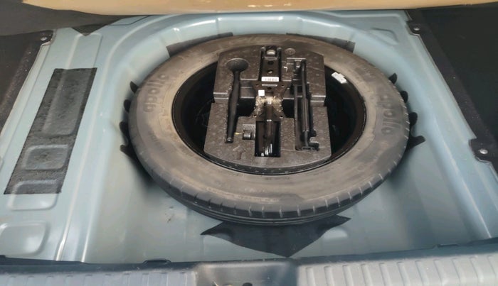 2023 Skoda SLAVIA STYLE 1.0L TSI AT, Petrol, Automatic, 16,690 km, tyre