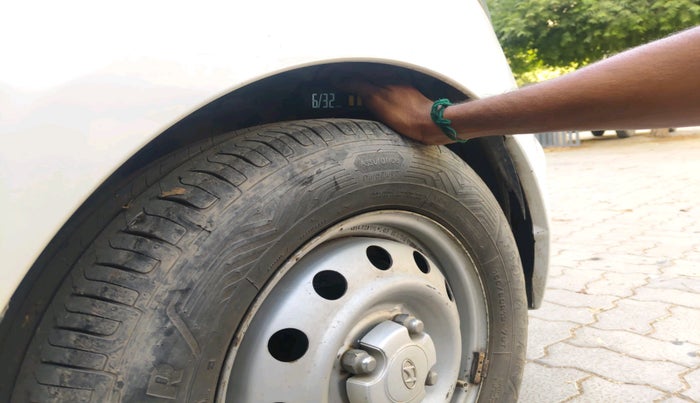 2015 Hyundai i10 MAGNA 1.1, CNG, Manual, 1,01,076 km, tyre