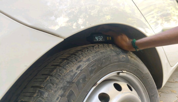 2015 Hyundai i10 MAGNA 1.1, CNG, Manual, 1,01,076 km, tyre