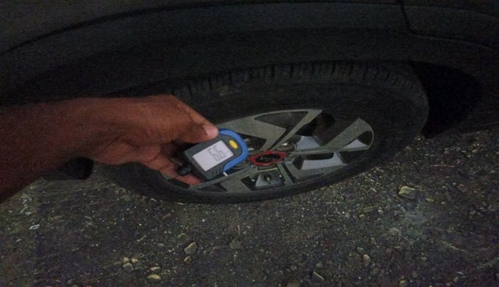 2021 KIA SONET GTX PLUS 1.0 IMT, Petrol, Manual, 1,05,303 km, tyre