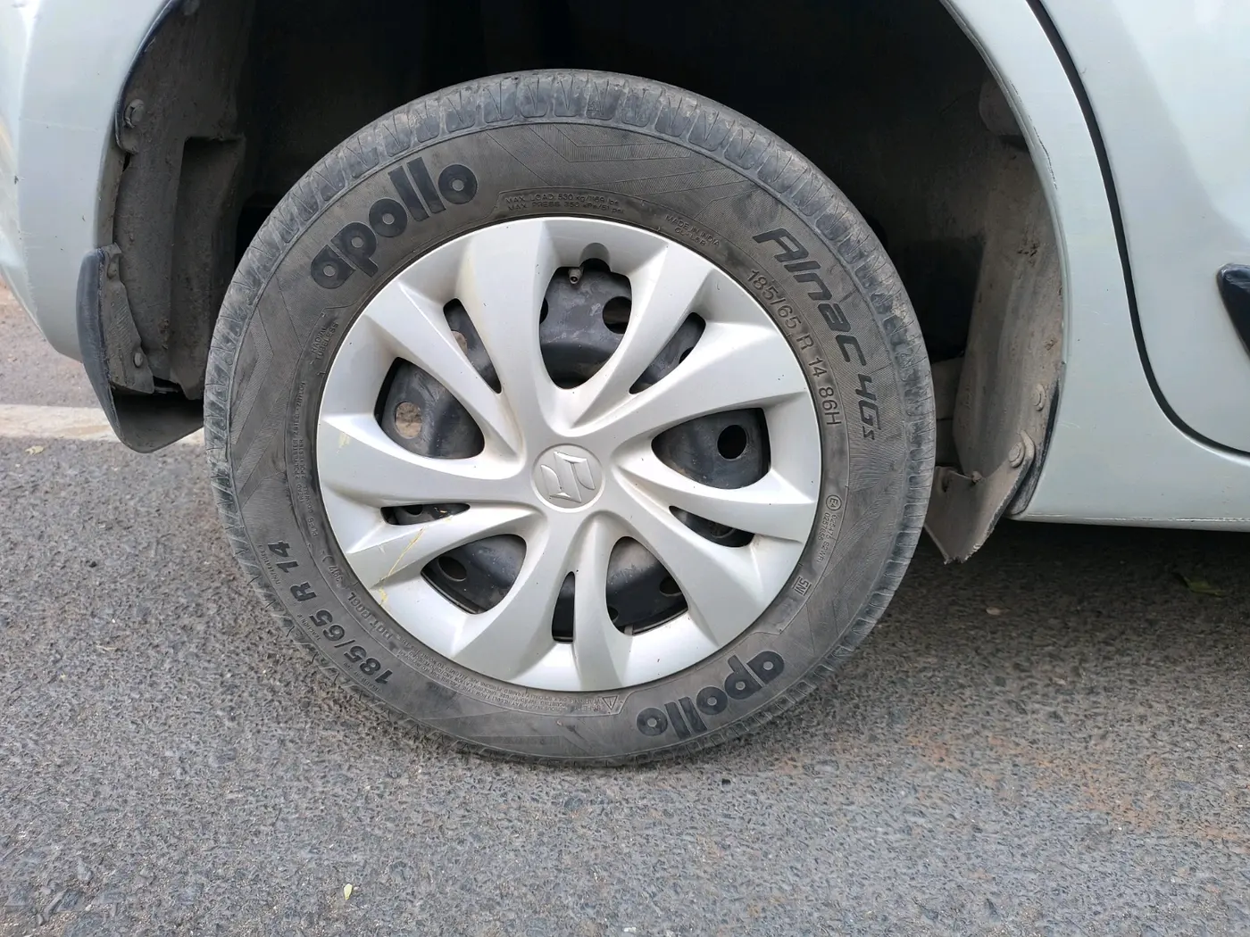 2020 Maruti Swift VXI, Petrol, Manual, 62,851 km, tyre
