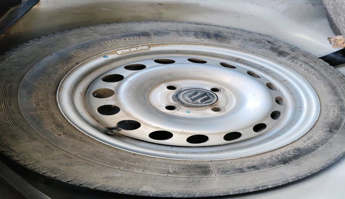 2016 Maruti Swift LXI, Petrol, Manual, 1,14,280 km, tyre