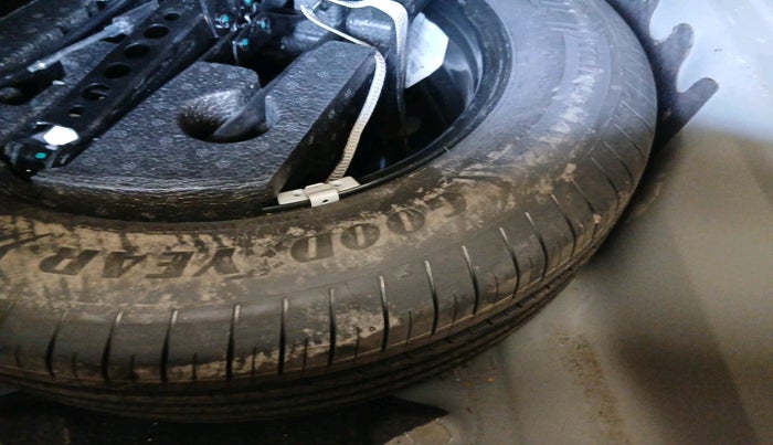 2022 Skoda SLAVIA STYLE 1.0L TSI MT, Petrol, Manual, 42,255 km, tyre