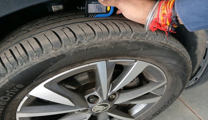 2022 Skoda SLAVIA STYLE 1.0L TSI MT, Petrol, Manual, 42,255 km, tyre