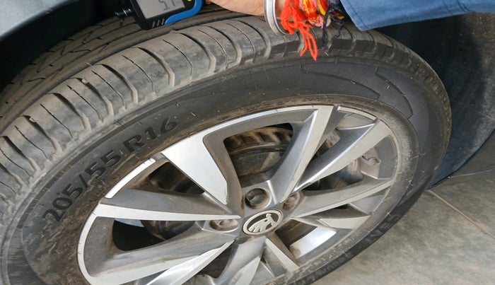 2022 Skoda SLAVIA STYLE 1.0L TSI MT, Petrol, Manual, 42,255 km, tyre