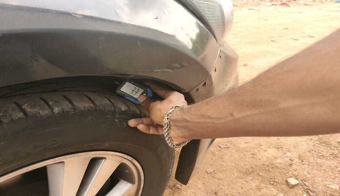 2011 Honda Accord 2.4L I-VTEC MT, Petrol, Manual, 1,23,328 km, tyre