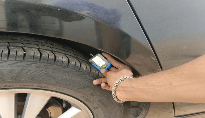 2011 Honda Accord 2.4L I-VTEC MT, Petrol, Manual, 1,23,328 km, tyre