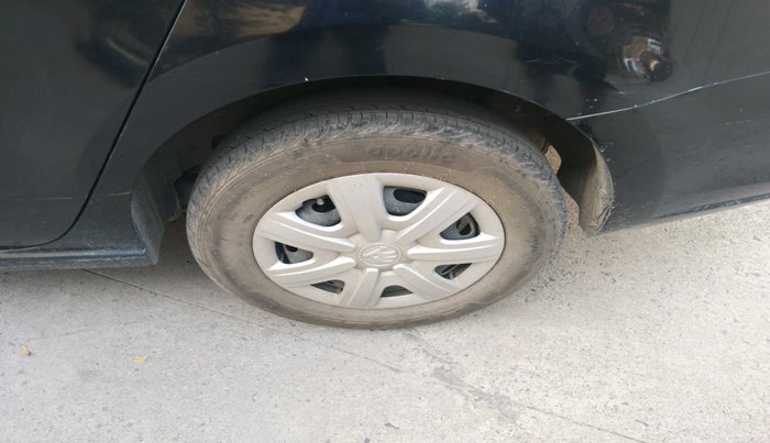 2013 Skoda Rapid AMBITION 1.6 MPI MT, Petrol, Manual, 27,366 km, tyre