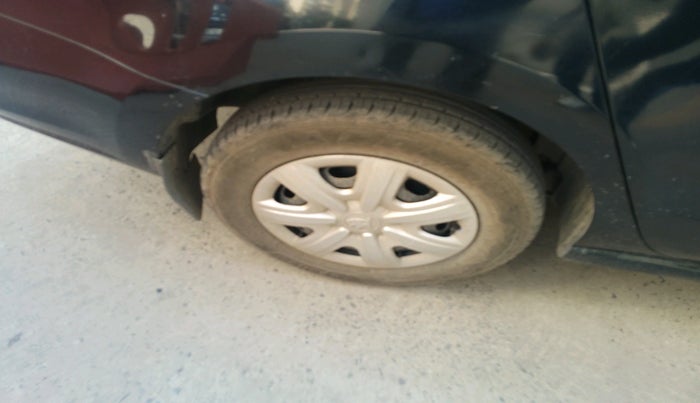 2013 Skoda Rapid AMBITION 1.6 MPI MT, Petrol, Manual, 27,366 km, tyre